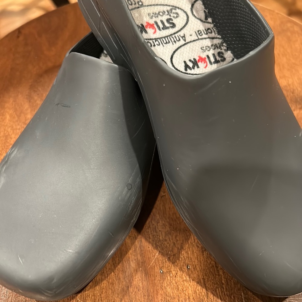 Nursing shoes